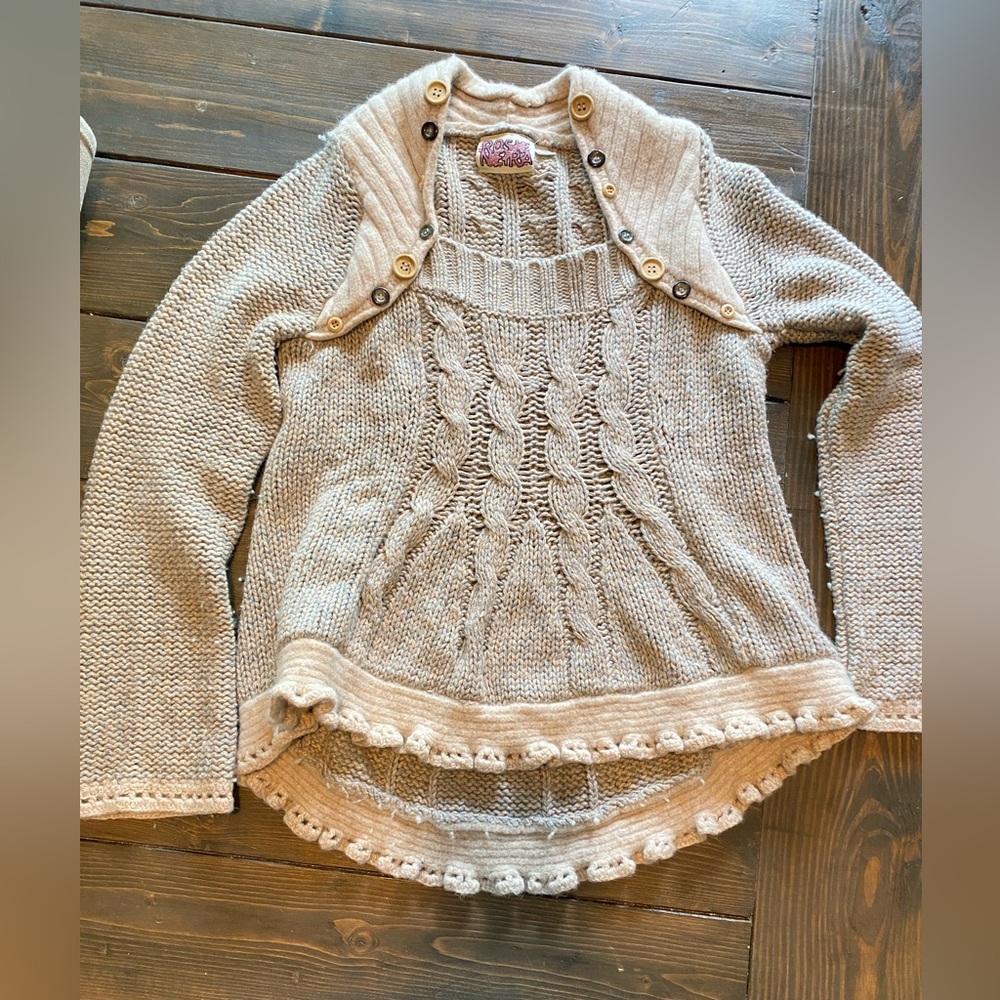 Anthropologie/Ros Me Netra size large, fits more like a medium, Sweater
